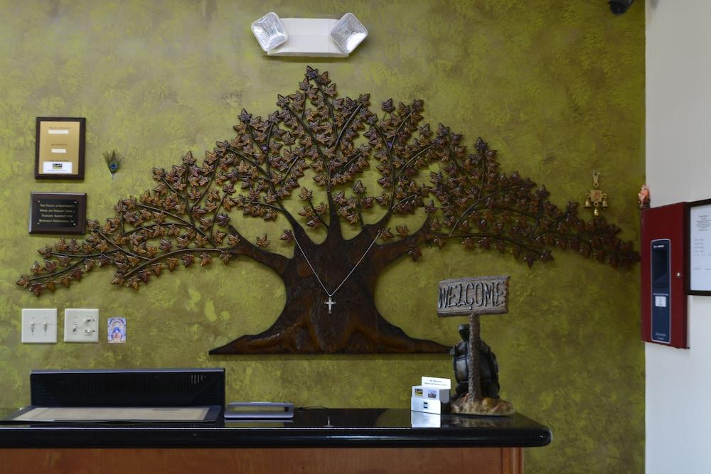 Scottish Inn And Suites アルバン エクステリア 写真