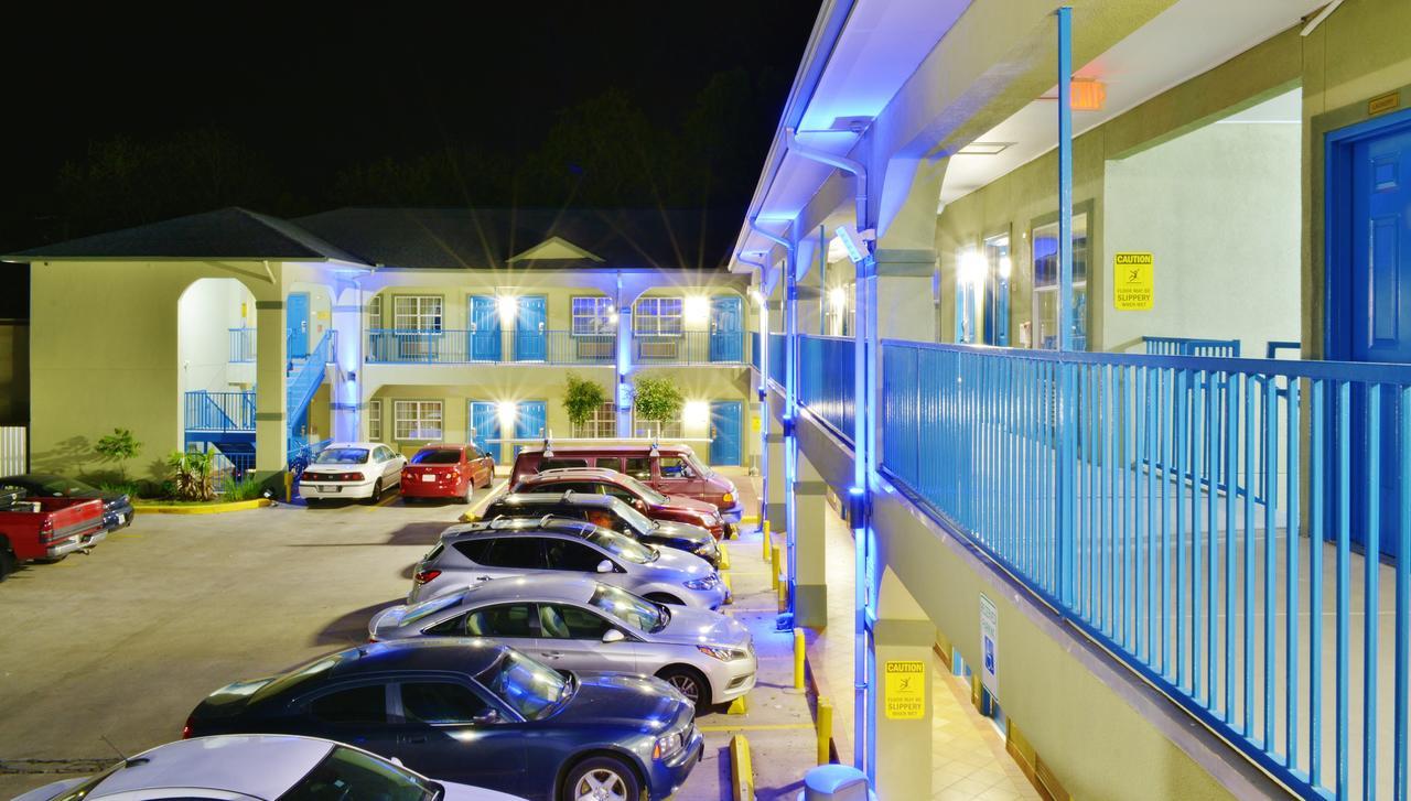 Scottish Inn And Suites アルバン エクステリア 写真