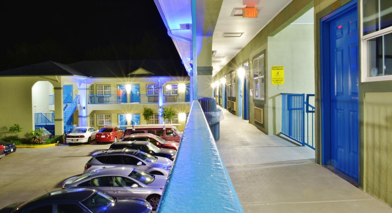 Scottish Inn And Suites アルバン エクステリア 写真