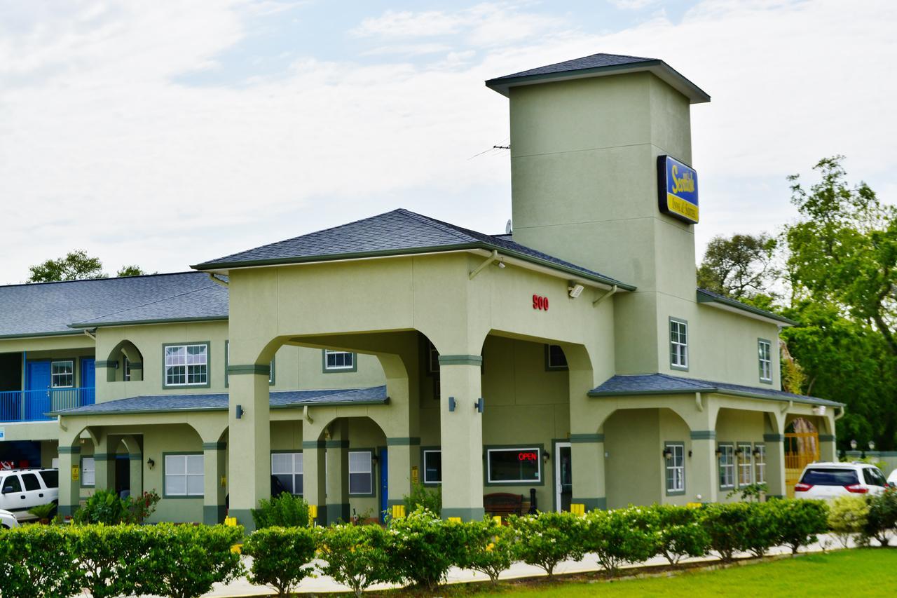 Scottish Inn And Suites アルバン エクステリア 写真